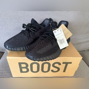 Brand New Adidas Yeezy Boost 350 V2 Onyx Black US Size 6 HQ4540